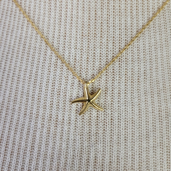 Boutique Jewelry - BOUTIQUE // gold starfish pendant necklace